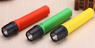 【Flashlight manufacturer】Difference between strong light flashlight and ordinary flashlight